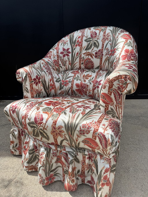 Poltrona antica a forma di fungo in raso floreale