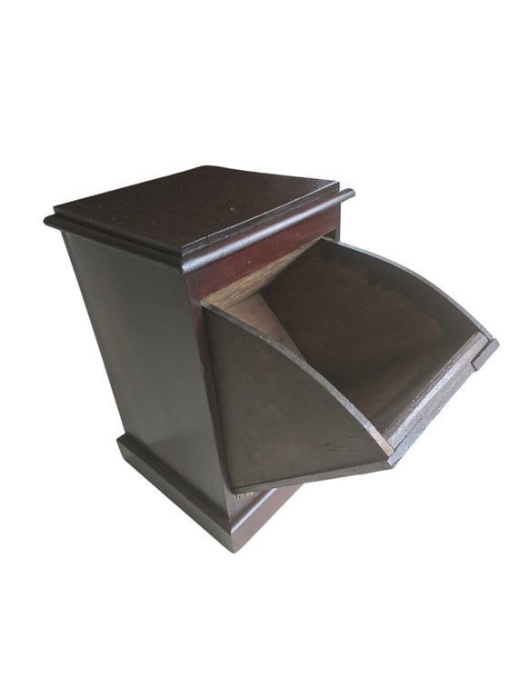 Image 1 of Coffre à charbon ancien en bois avec ferrures en laiton – plein de charme