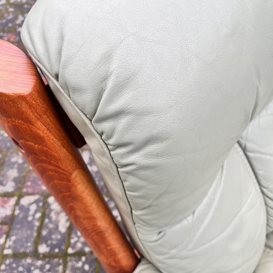 Image 1 of Canapé en cuir et teck d'Ekornes Norway, années 1980