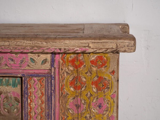 Meuble bas ancien sculpté avec tiroirs en pin – Xinjiang, circa 1900 – Vaisseliers (photo 26 of 40)