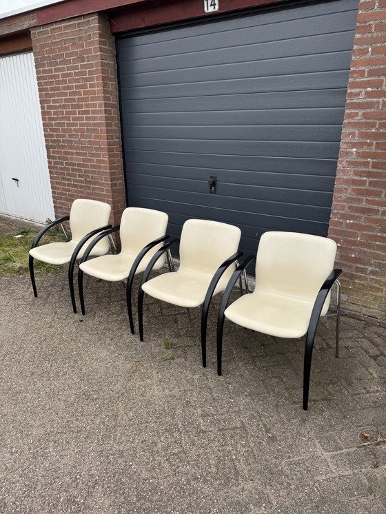 Image 1 of 4 Esszimmerstühle aus Leder Team by Wellis Farbe Beige/Schwarz neuwertig.