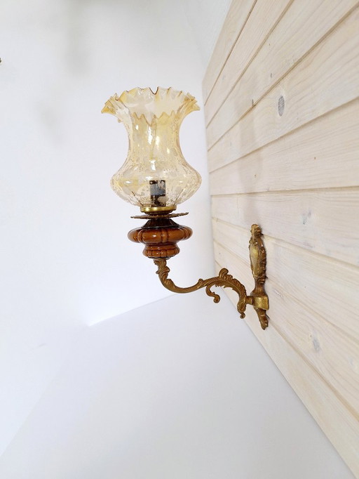 Vintage messing wandlamp met keramische toevoeging en amberkleurige kap / Joegoslavië, jaren 70