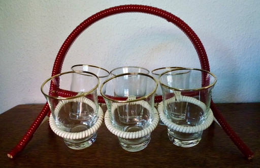 Vintage rekje met 6 borrelglaasjes uit de jaren 60.