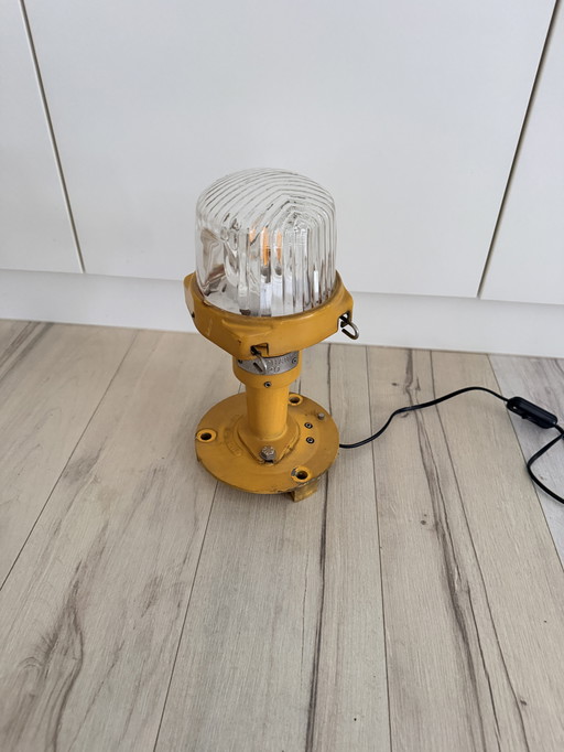 Lámpara de noche (anteriormente utilizada para marcar aeropuertos)