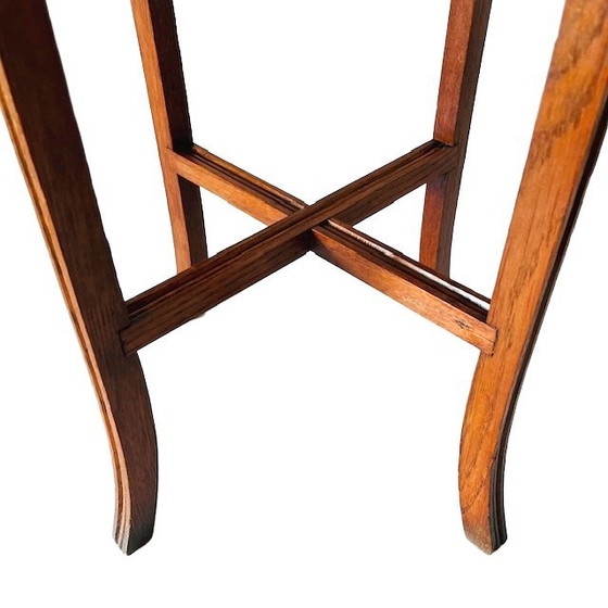 Image 1 of Mesa antigua con pedestal de roble y planta brocante, década de 1890