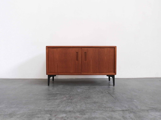Credenza vintage in teak “VESKAR”. 
