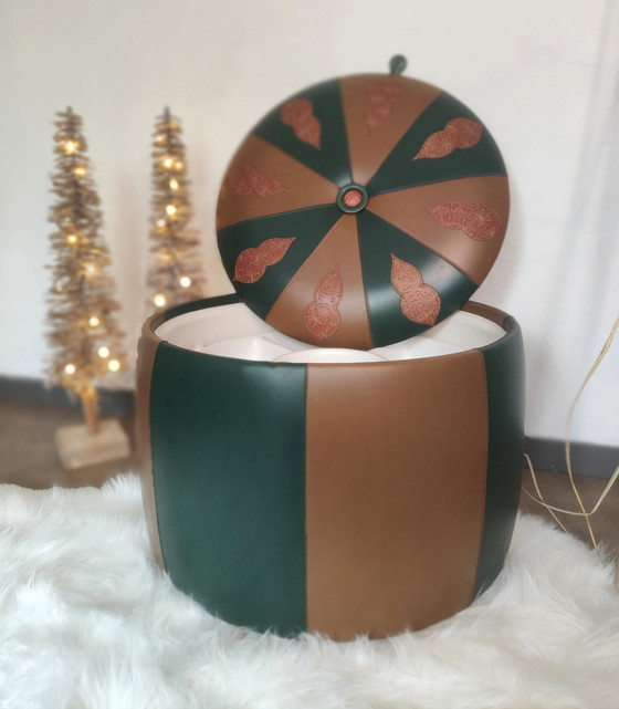 Image 1 of Vintage poef