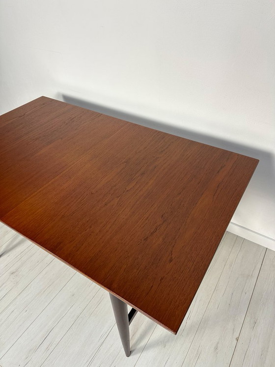 Image 1 of Uitschuifbare eettafel van Deens teakhout uit de jaren 60 – Grote minimalistische tafel in mid-century stijl met verlengstukken