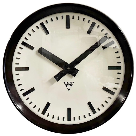 Image 1 of Reloj de pared industrial de baquelita de Pragotron, década de 1960