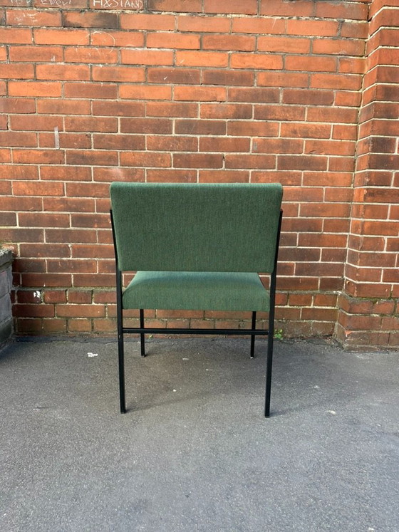 Poltrona Vintage di Carattere con Struttura in Acciaio Nero, Braccioli in Teak e Verde Bosco Intenso (photo 8 of 8)
