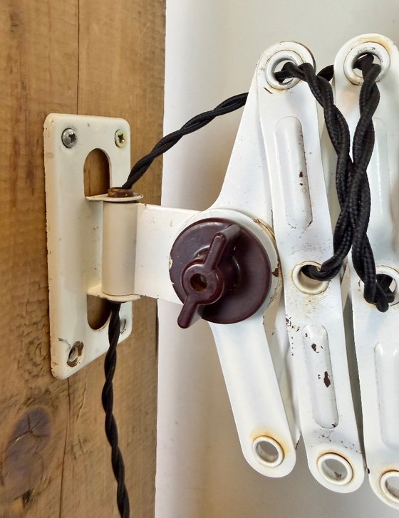 Image 1 of Industriële zwarte geëmailleerde schaarwandlamp, jaren 50