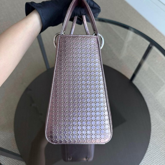 Image 1 of DIOR LADY MEDIUM - MICRO-CANNAGE METALLIC ROZE ZILVEREN BESLAG