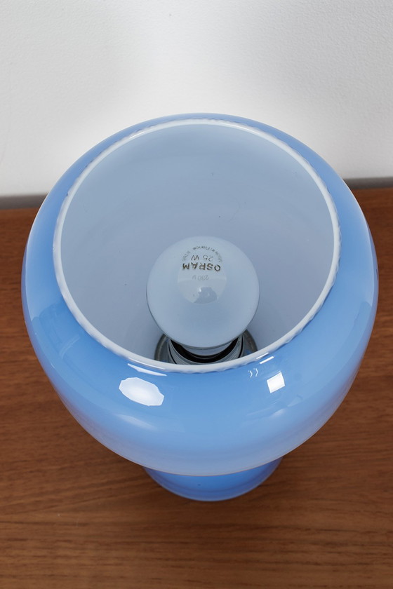 Image 1 of Lampe de table en verre bleu