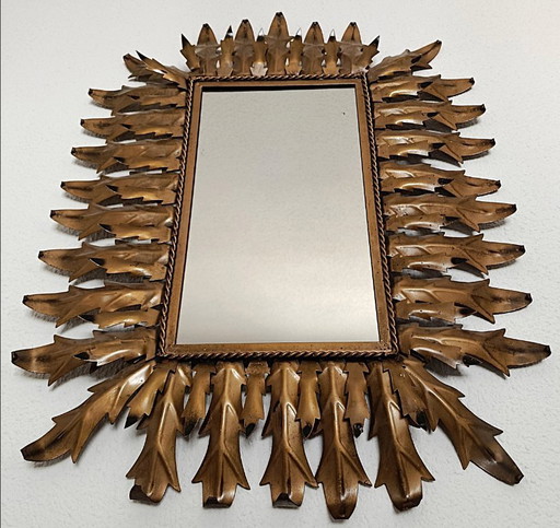 Vintage wall mirror - Gold-plated metal with double row of acanthus leaves - circa 1965-1980 / Mirror of Acanthus Leaves