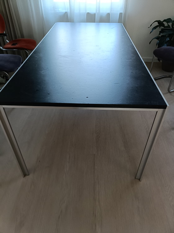 Image 1 of Eettafel zwart linoleum blad