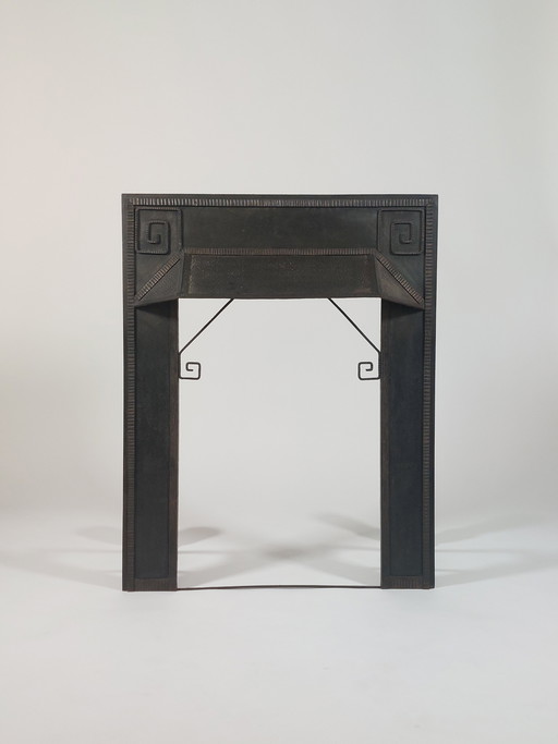 Prachtige decoratieve, handgesmede metalen openhaardomlijsting