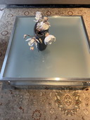 Glazen salontafel in roestvrijstalen frame