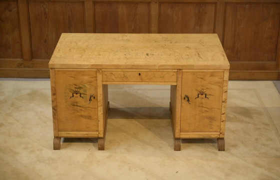 English desk in birch veneer with bee pattern marquetry from the 1950s. – Wood, Vintage (photo 5 of 14)