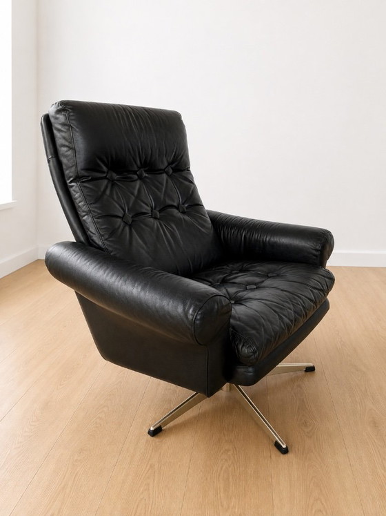Fauteuil pivotant vintage danois en cuir noir, milieu du siècle, années 1970 – Leather (photo 7 of 13)