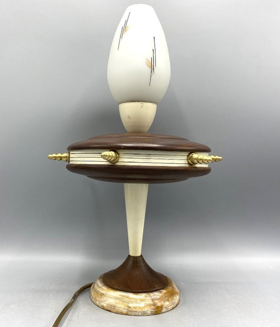 Image 1 of Vintage Mid-Century Tafellamp – Houten & Onyx Voet, Messing Details, Design Jaren 50 – 60 - Unieke Decoratieve Lamp