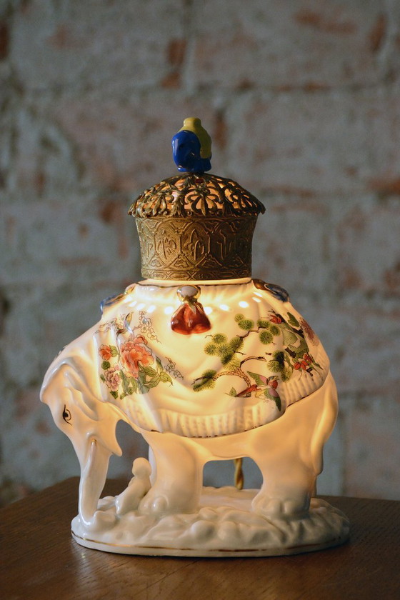 Lampada da tavolo asiatica restaurata, ottone, porcellana, nuova elettrificazione, India. Anni '70, Herzog (foto 7 di 11)