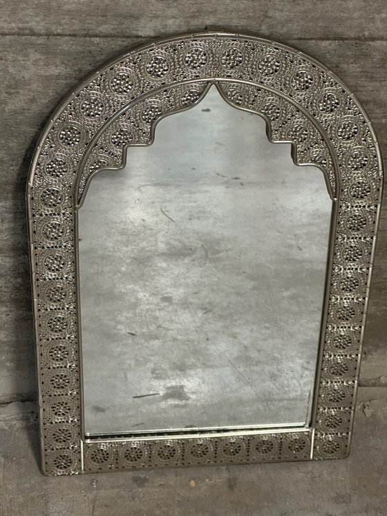 Specchio orientale in metallo traforato, 56,5 × 37 cm, Vetro, Argentato (foto 2 di 15)
