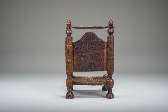 Image 1 of Früher 20. Jahrhundert Handgefertigter niedriger Zedernholzstuhl, Nuristan, 1890er Jahre