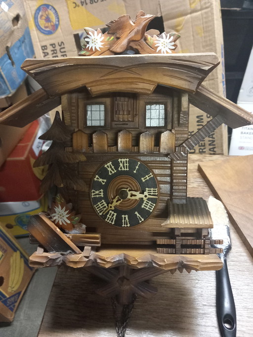 Authentic Black Forest Cuckoo Clock – Carved Chalet Model – Exceptional Working Condition