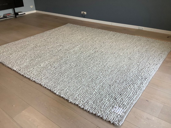 Image 1 of Groot grof geknoopt wit wollen vloerkleed van Perletta 285x335cm