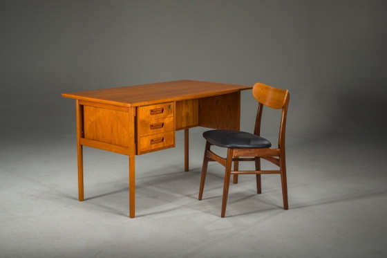 Image 1 of Midden-eeuws Deens teakhouten bureau van Gunnar Nielsen Tibergaard, jaren 60