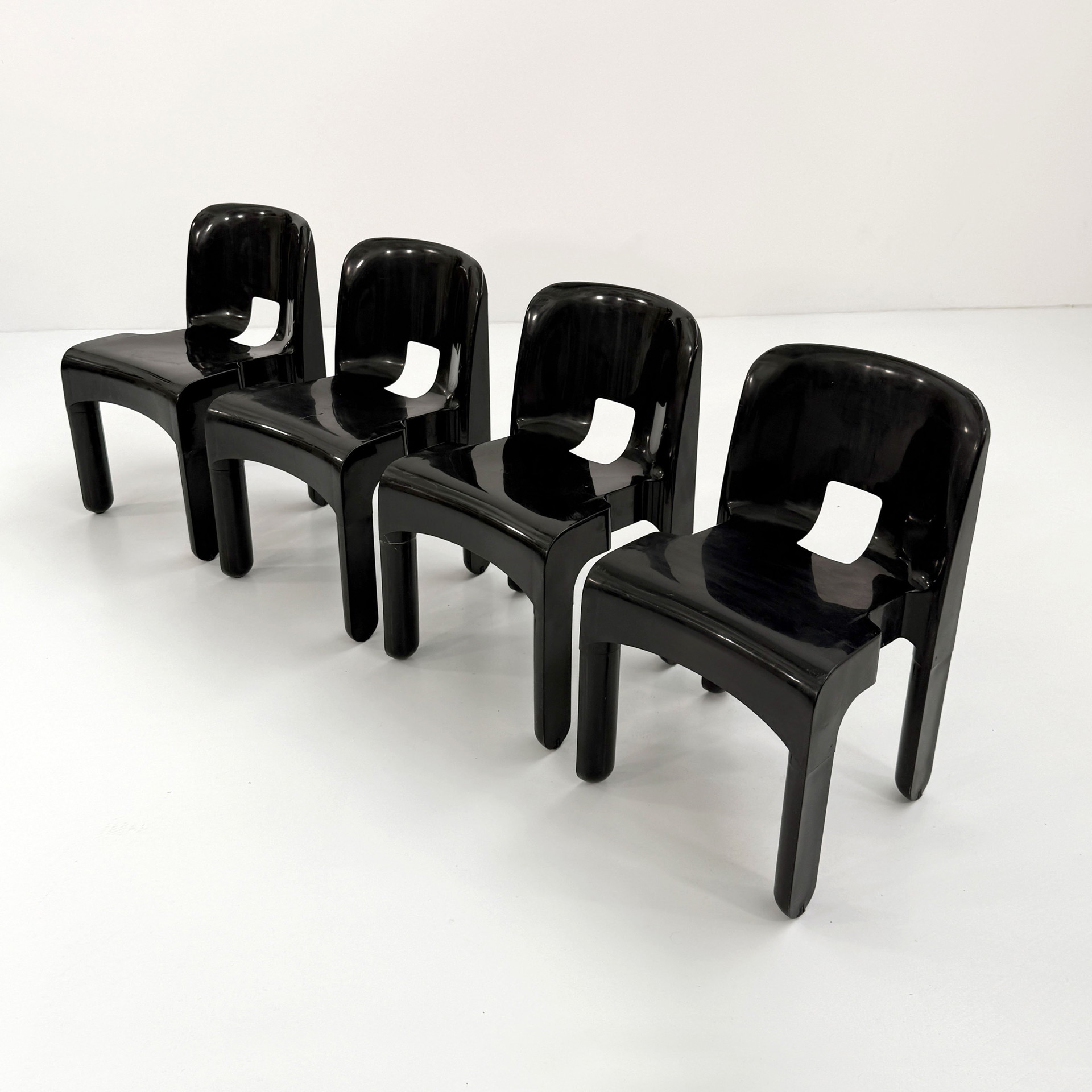 Set of 4 Black Model 4867 Universale Chairs by Joe Colombo for