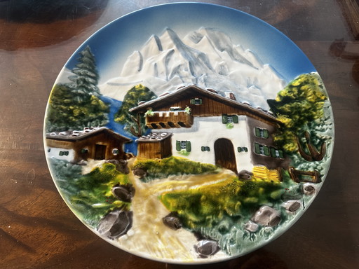Assiette vintage Decorative Barbotine Montagne / Chalet - West Germany - D 30 cm