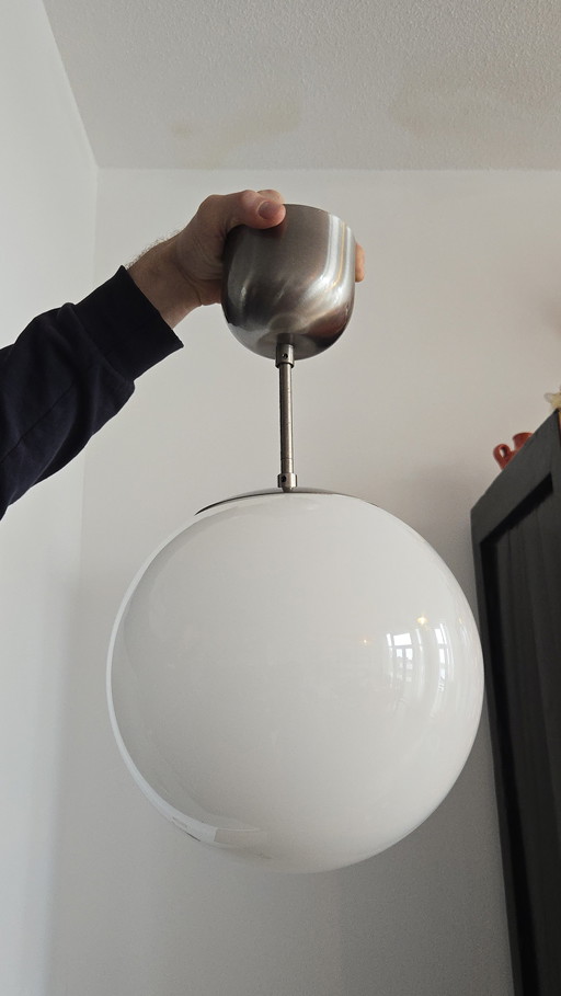 Lampada a sospensione con sfera in vetro bianco in stile Space Age (3 disponibili)
