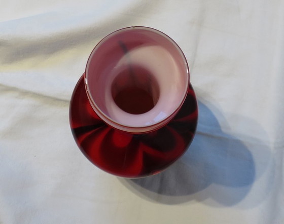 Image 1 of Florero Vidrio opalino estampado rojo