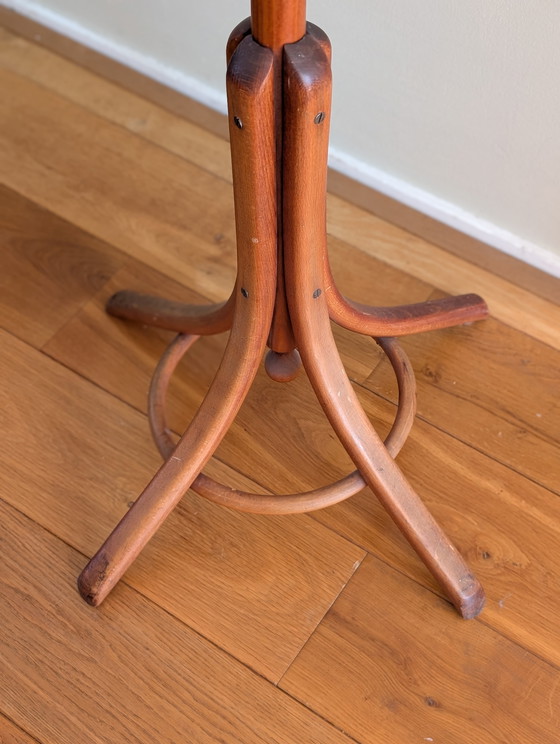 Image 1 of Gran perchero de madera al estilo de Thonet.