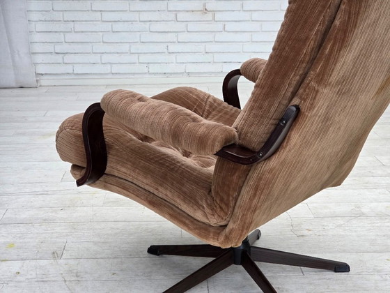 Image 1 of Anni '70, poltrona girevole danese, mobili in velluto a coste, legno di faggio scuro.