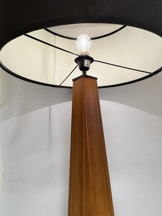 Image 1 of Exclusive wooden floor lamp by Natuzzi - Made in Italy