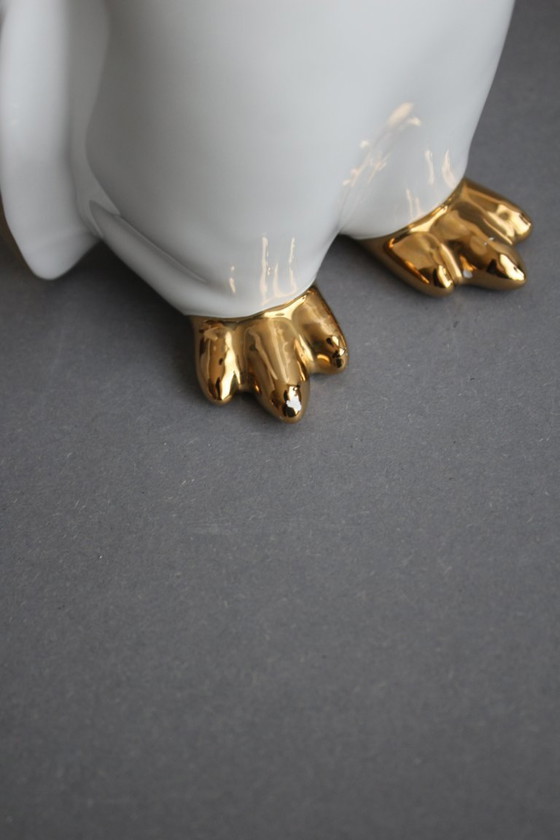 Image 1 of Vintage Italiaans porseleinen pinguïnbeeldje, wit met gedeeltelijke 24-karaats verguldsel.