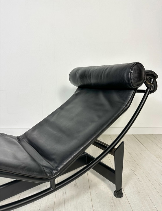 Image 1 of Chaise longue vintage LC4 di Le Corbusier Perriand Jeanneret per Cassina All Black