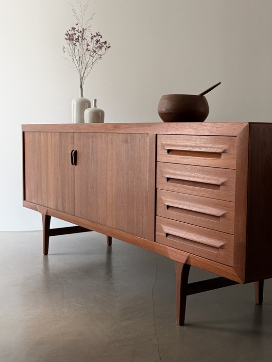 Image 1 of Ib-Kofod Larsen para aparador de teca Faarup Mobelfabrik, Dinamarca, años 60