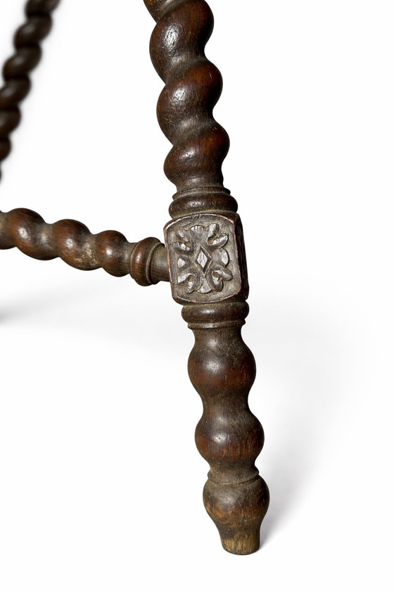 Image 1 of Table d'appoint ancienne en forme de trèfle avec pieds torsadés – Fin du XIXe siècle