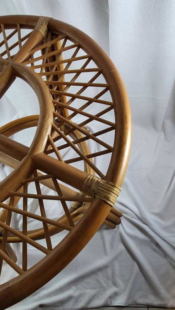 Image 1 of Rotan tafel met glazen blad Frankrijk 1970