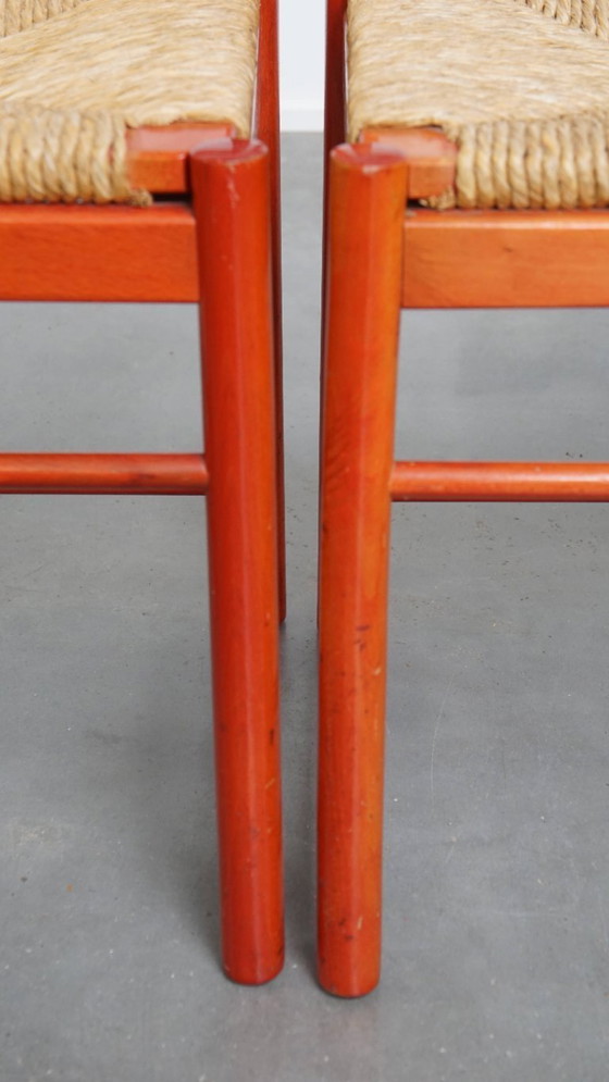 Image 1 of 2 x Sedia vintage rossa in legno degli anni '70 con seduta in vimini intrecciato