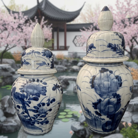 Image 1 of Complete set of 11 antieke Japanse  blauw witte imari vazen , formaten tussen de 12 en 32cm