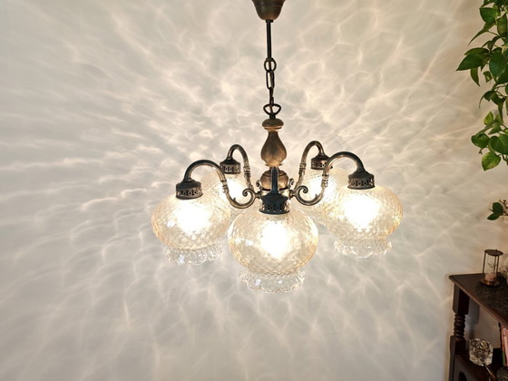Lustre vintage en laiton à 5 lumières / Abat-jour en verre transparent ondulé style ouragan / Plafonnier (photo 11 of 11)