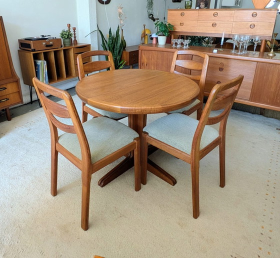 Image 1 of Vintage teakhouten Deense uitschuifbare ronde eettafel 