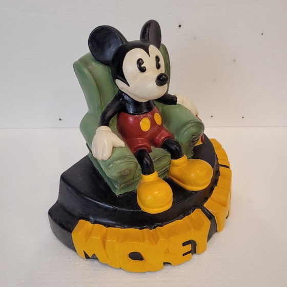 Image 1 of « Mickey Mouse dans son fauteuil de lecture », céramique, Démons &amp; Merveilles, vintage, années 90 – France