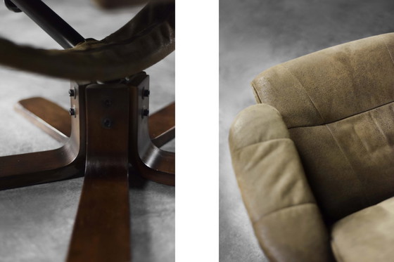 Image 1 of Chaise pivotante et ottomane marron vintage du milieu du siècle danois moderne, années 1960, lot de 2