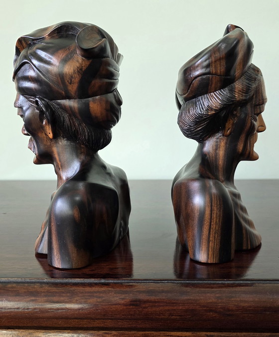 Image 1 of Busti balinesi in legno di metà secolo – set di 2