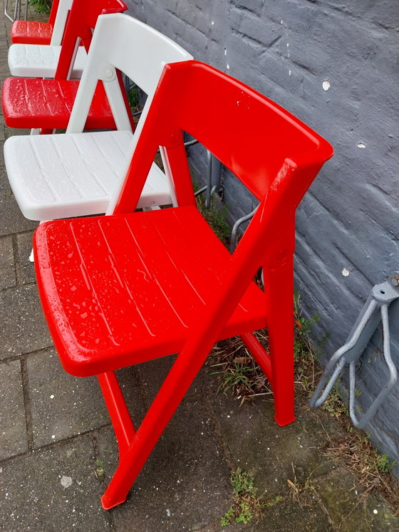 Image 1 of Juego de 5 sillas plegables de plástico Flair Pizzicato en rojo y blanco. Años 70.